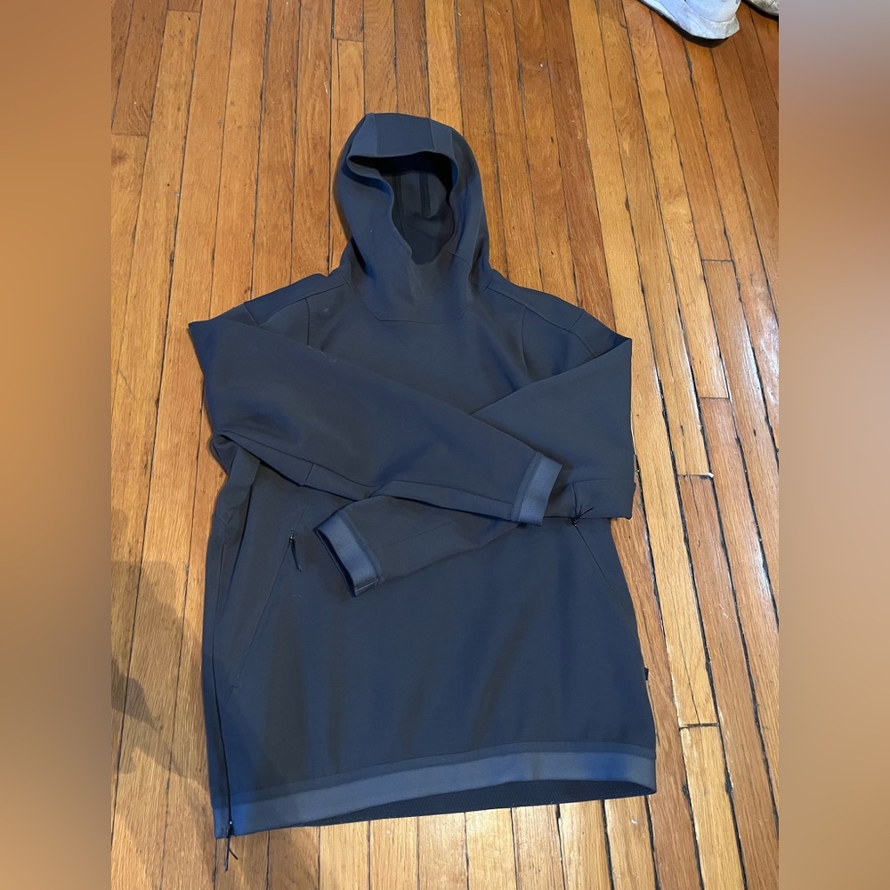 Lululemon Men’s Confluence Hoodie- MSRP $178